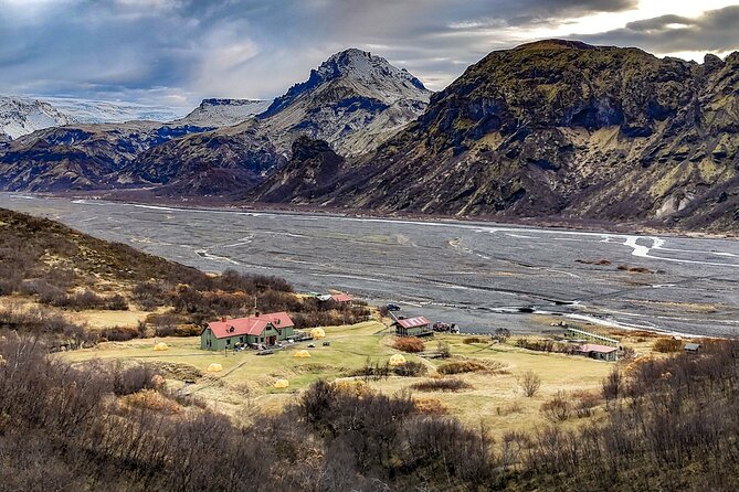 Glacier Express Jeep & Hiking Tour - Local Icelandic Guide - A glacier day with the ice at the center