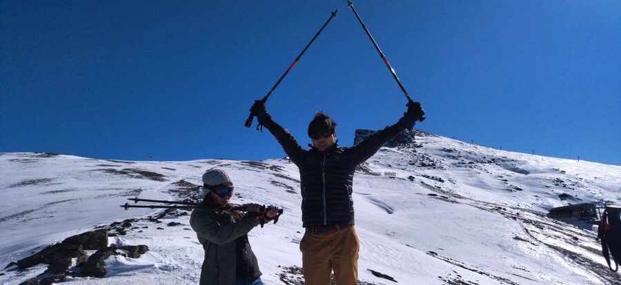 Granada: Sierra Nevada Veleta Peak Trek with Lunch - A summit lunch with a view