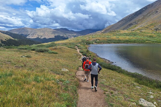 Guided Hike to Alpine Lakes - A guide who shapes the day around the group