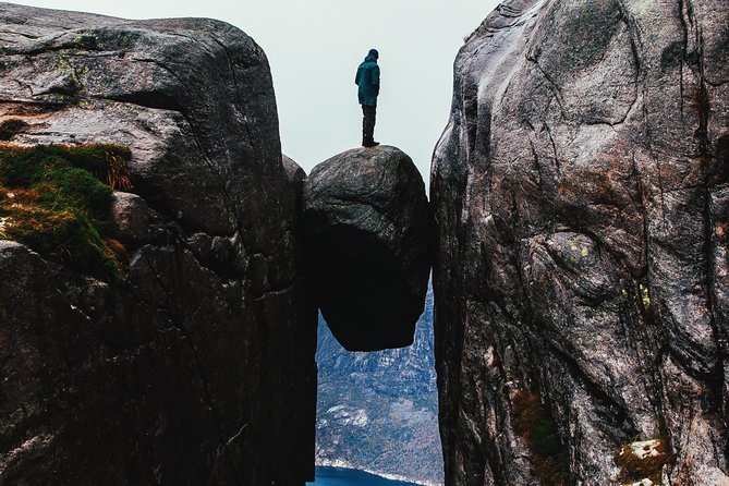 Guided hike to Kjerag and Kjeragbolten - A small group with a practical advantage
