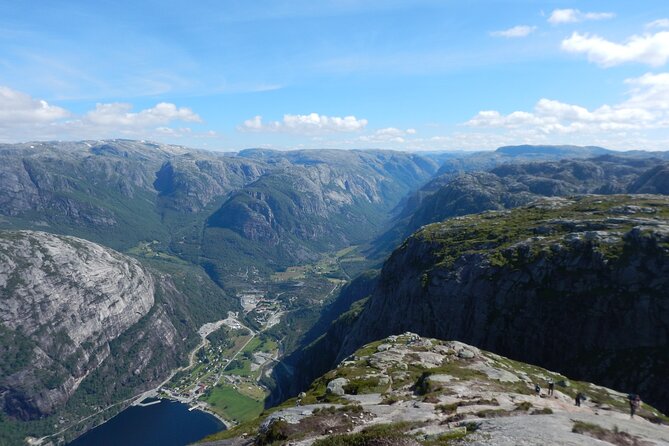 Guided hike to Kjerag and Kjeragbolten - What the trail feels like underfoot