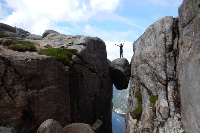 Guided hike to Kjerag and Kjeragbolten - The view, the boulder, and the photo problem