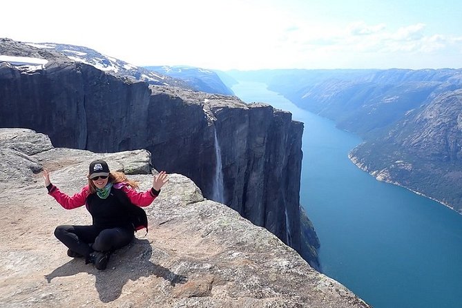 Guided hike to Kjerag and Kjeragbolten - The 7:00 am pickup from Stavanger