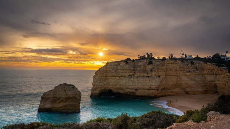 Guided hiking tour on the Seven Hanging Valleys Trail - Arches, limestone, and the first hanging valleys