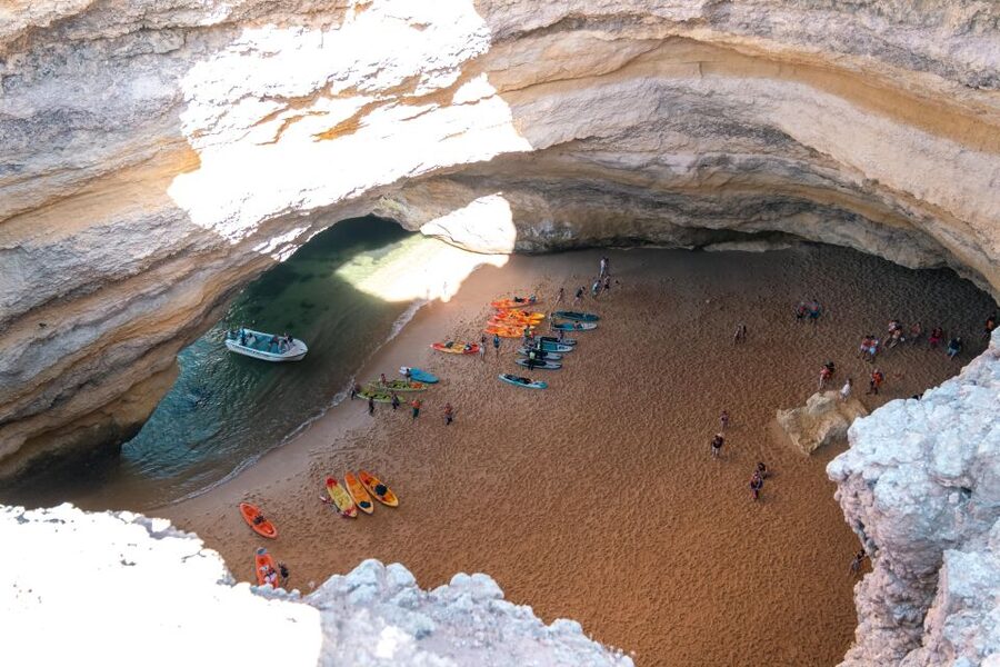 Guided hiking tour on the Seven Hanging Valleys Trail - The bare rock of Leixão do Ladrão