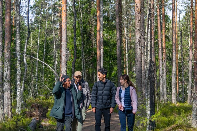 Helsinki: Nuuksio National park hiking with campfire lunch - The guides make the difference