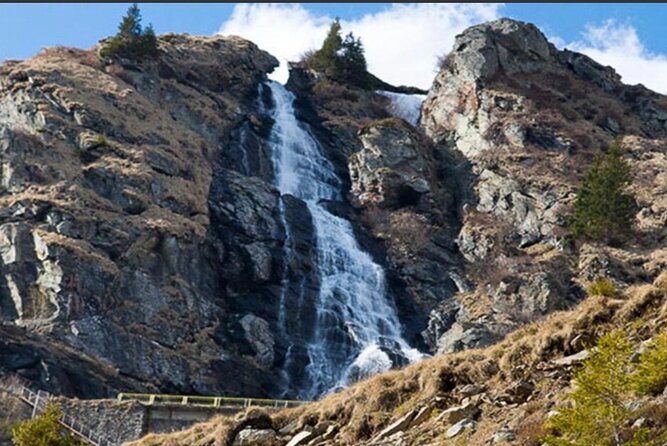 Hike to Poenari Fortress, Vidraru Dam, Argeș Monastery - Private - Who should book this experience
