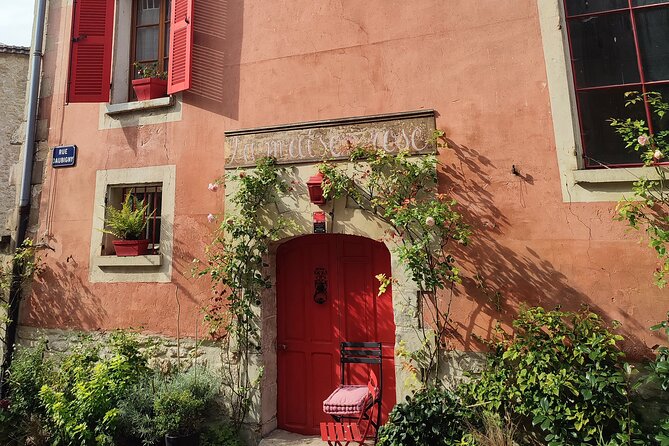 Hiking Adventure in Van Gogh's Footsteps with 6 miles walk - Chateau d’Auvers and the French garden
