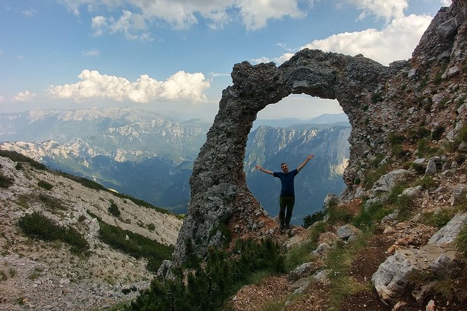 Hiking between Bosnia and Herzegovina - Day five: Visočica’s ridges and medieval tombstones