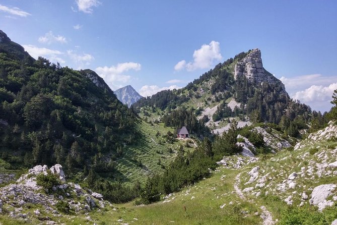 Hiking between Bosnia and Herzegovina - What the $881.58 price includes
