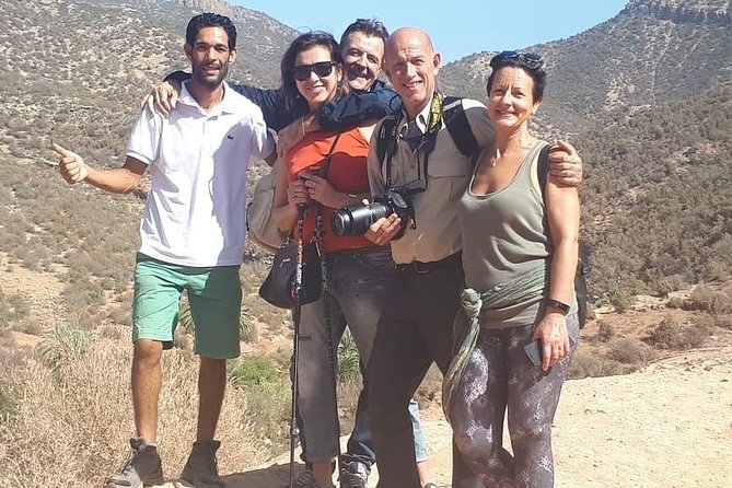 Hiking Beyond Paradise Valley - A short stop at Imourane Beach