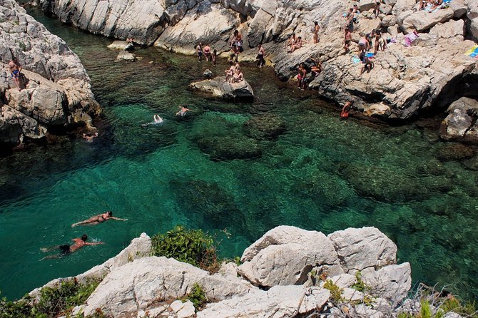 Hiking in the Calanques National park from Marseille - What to pack for the Calanques