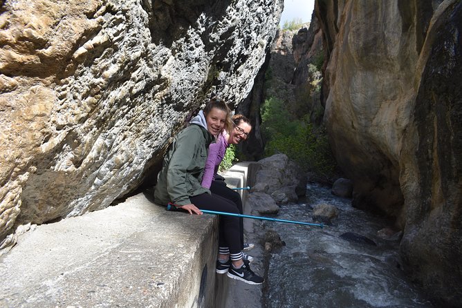 Hiking in the Canyon of the Monachil Cubs in Granada - Meeting in central Granada and reaching the trail