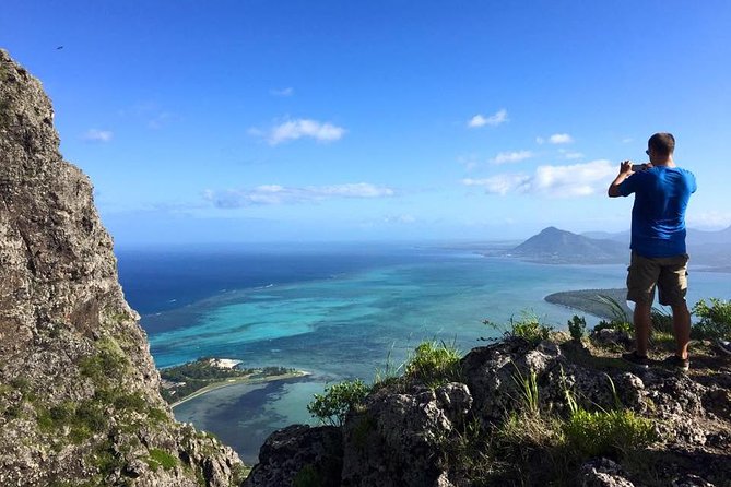 Hiking Le Morne Brabant - The meeting point and the first steps