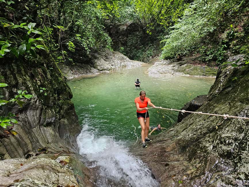 Hiking Tabernacle Thundering Waterfall - The early start from Santo Domingo