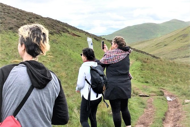 Hill & Nature Hike - Discover Real Edinburgh With a Local Expert - Reaching Allermuir Peak and the wide Edinburgh view