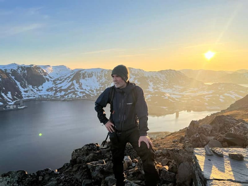 Honningsvåg: Hiking Tour. Arctic Ocean Views from Mountains - Following the scenic ridge