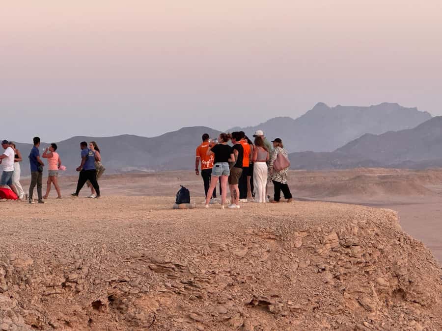 Hurghada: Hiking , dinner & stargazing - Guides who shape the day