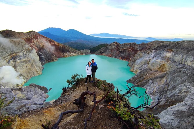 Ijen Blue Fire Trekking - Meeting the sulfur miners