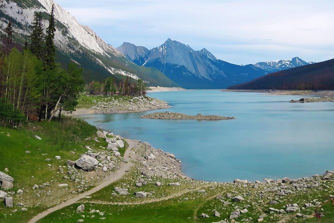 Jasper Wildlife and Sightseeing Tour with Maligne Lake Hike - Maligne Lake and the 2 to 3 kilometer hike