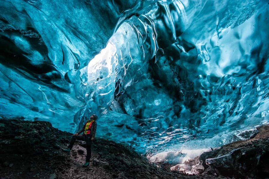 Jökulsárlón: Glacier Hike to a Remote Ice Cave - Safety comes before the perfect photograph