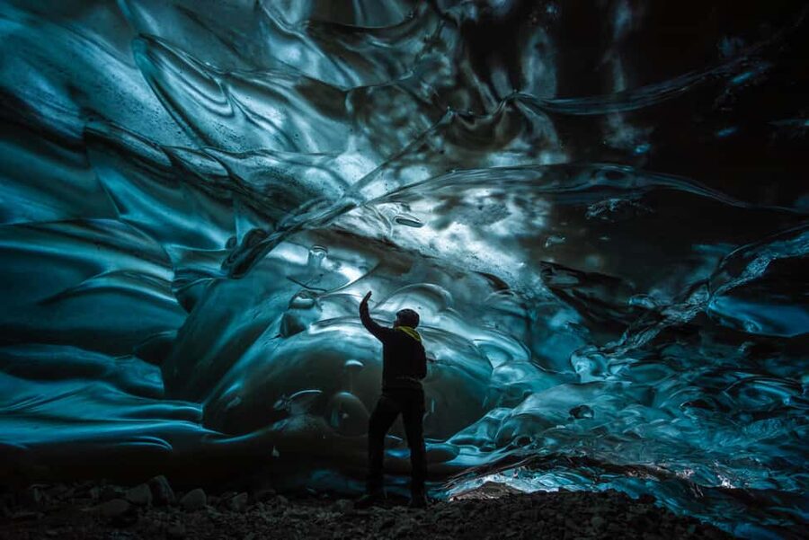 Jökulsárlón: Glacier Hike to a Remote Ice Cave - Who should book this glacier hike?