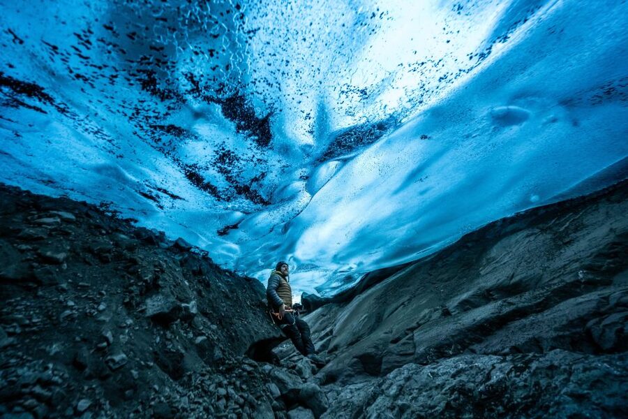 Jökulsárlón: Glacier Hike to a Remote Ice Cave - Meeting at Jökulsárlón and riding the 4x4