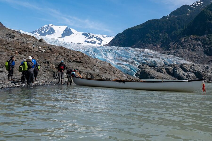 Juneau: Mendenhall Glacier Canoe Paddle and Hike - Landing on the rocky shore