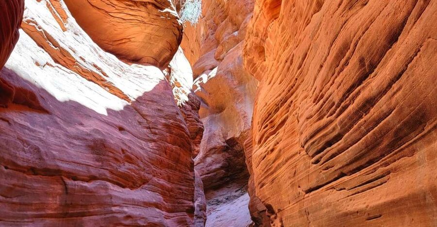 Kanab: Red Canyon Off-Road Jeep and Hiking Tour - The Jeep ride across red sand
