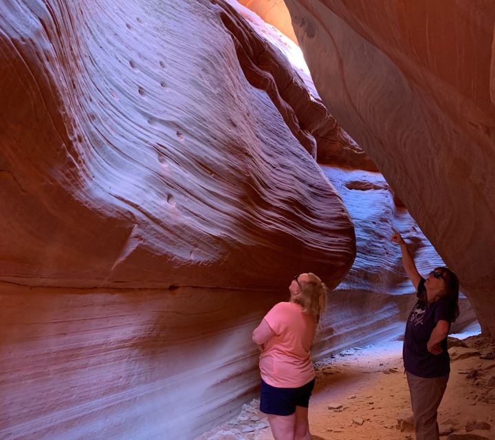 Kanab: Red Canyon Off-Road Jeep and Hiking Tour - Meeting at Moqui Cave north of Kanab