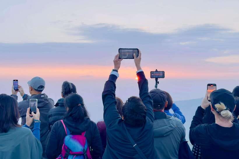 Kathmandu: Nagarkot Sunrise & Hike with Lunch -Private/Group - Watching first light from Nagarkot