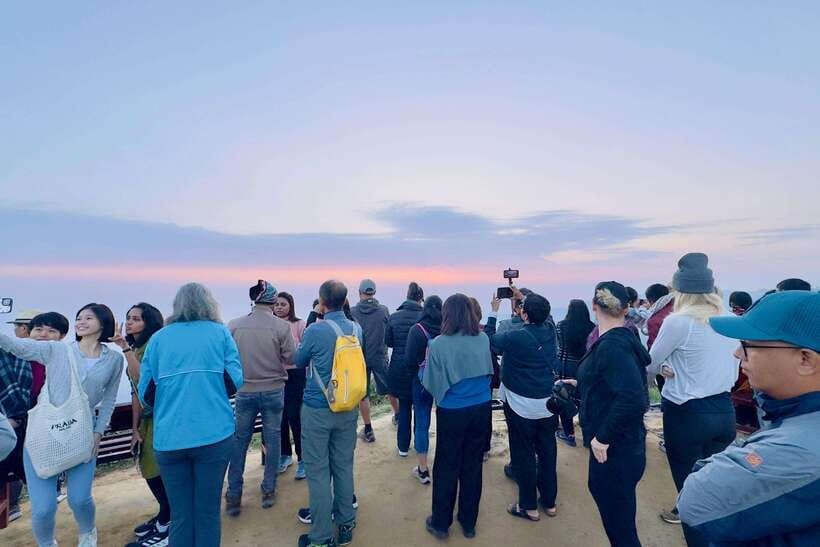 Kathmandu: Nagarkot Sunrise & Hike with Lunch -Private/Group - The descent from Nagarkot to Changu Narayan