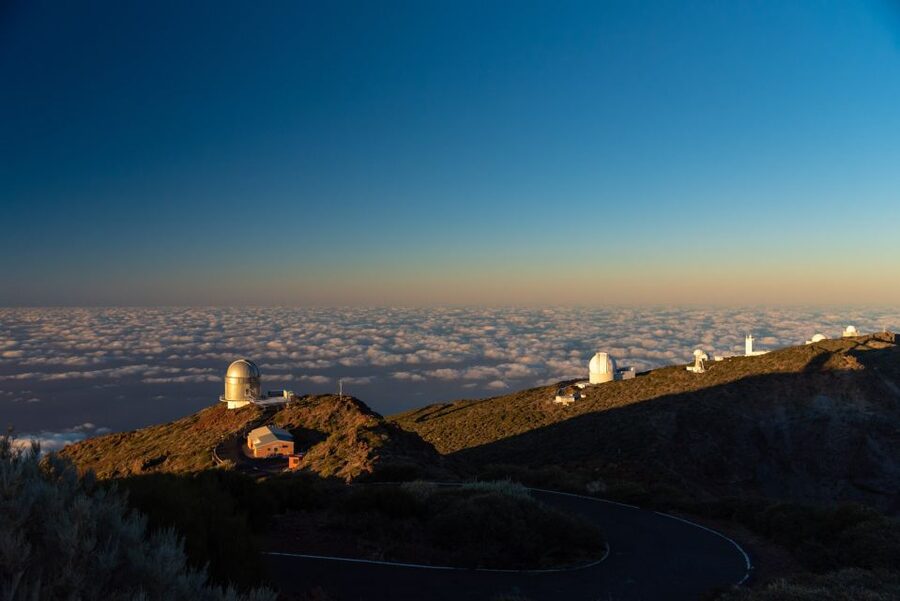 La Palma: Guided Trekking Tour to El Roque de los Muchachos - Weather, clothing, and the winding road