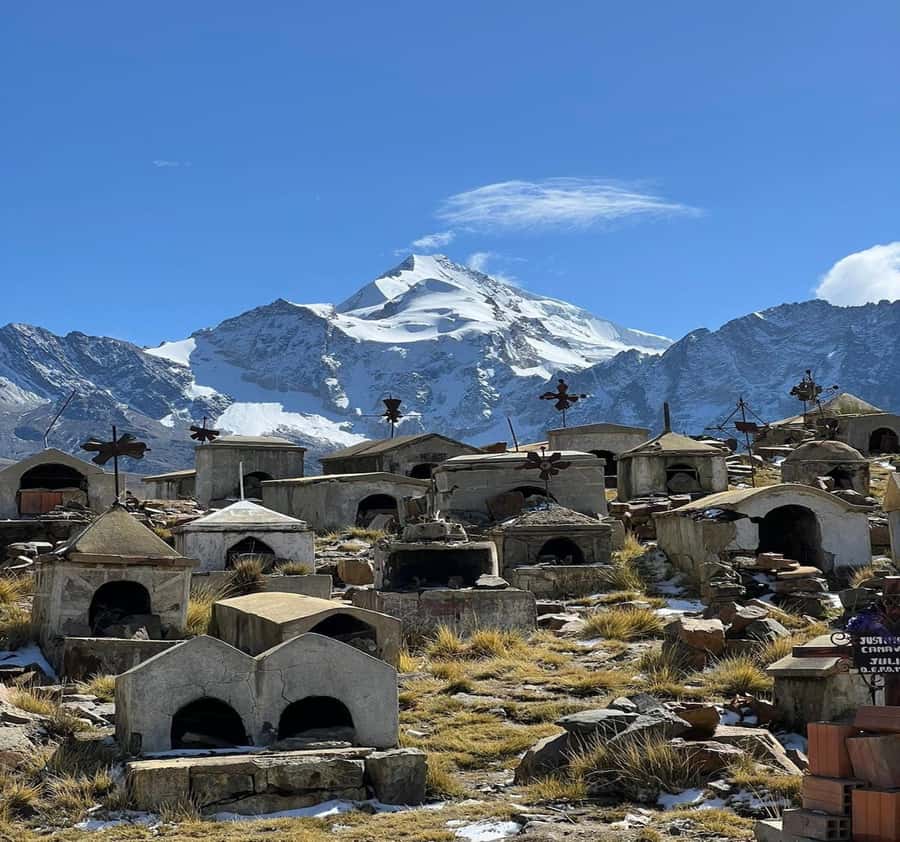 La Paz: Charquini Mountain Guided Hike - Why this high-altitude lake makes a good La Paz day trip