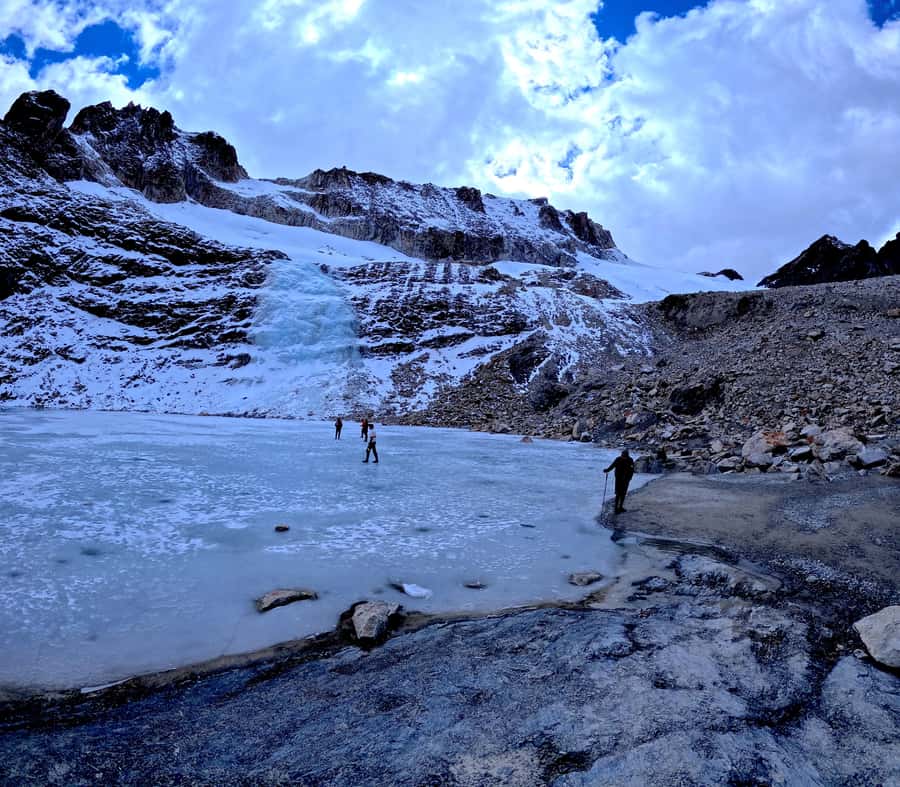 La Paz: Charquini Mountain Guided Hike - Milluni Cemetery and Lake Milluni