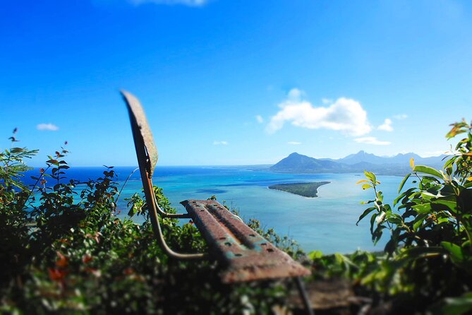 Le Morne Brabant Sunrise Hike - Climbing Le Morne before the sun comes up
