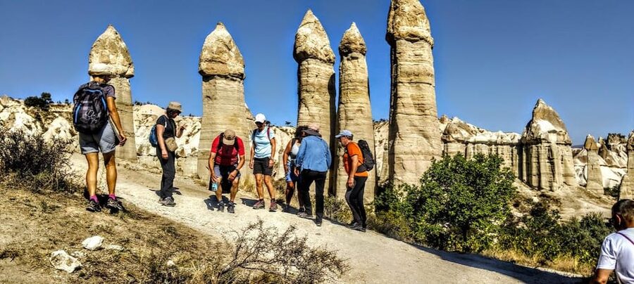 LET'S GO HİKİNG TO DİSCOVER CAPPADOCİA.. - Love Valley and a real cave room