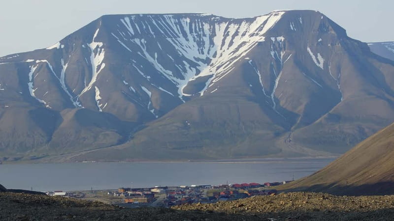Longyearbyen: Platåfjellet Guided Hike with Panoramic Views - What makes the summit worthwhile