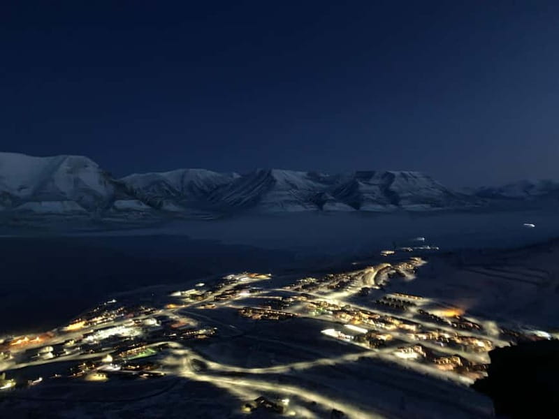 Longyearbyen: Platåfjellet Guided Hike with Panoramic Views - Who should choose this hike?