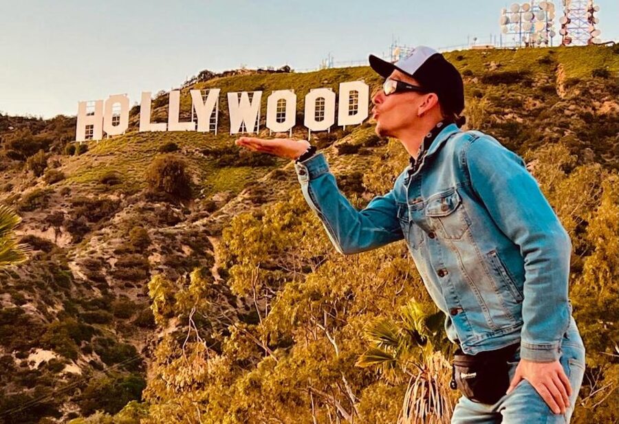 Los Angeles: Front & Back of Hollywood Sign Hike Guided Tour - The classic Hollywood Sign photo stop