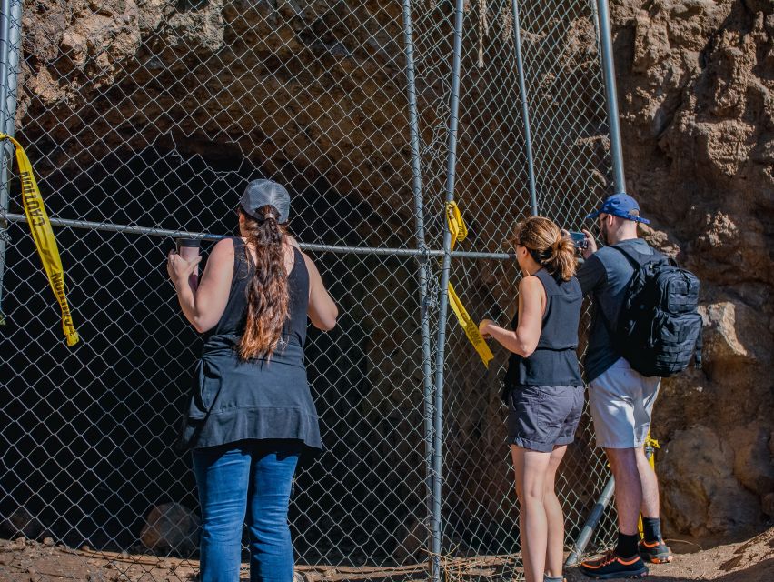 Los Angeles: Hollywood Sign Adventure Hike and Tour - Hollywoodland, Griffith, and the Petranilla curse