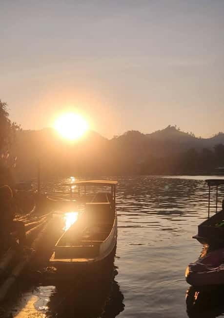 Luang Prabang: Nong Khiaw 3-Day Trekking & camping, Homstay - Kayaking quietly down the Nam Ou
