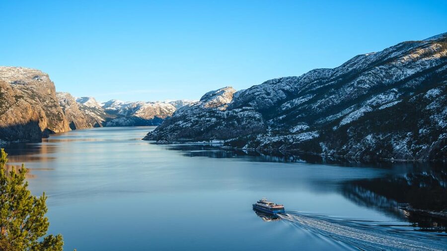 Lysefjorden cruise & Preikestolen guided hike - winter - Fantahåla and Hengjanefossen from the fjord