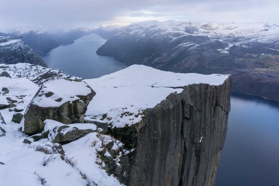 Lysefjorden cruise & Preikestolen guided hike - winter - What the guide adds on the mountain