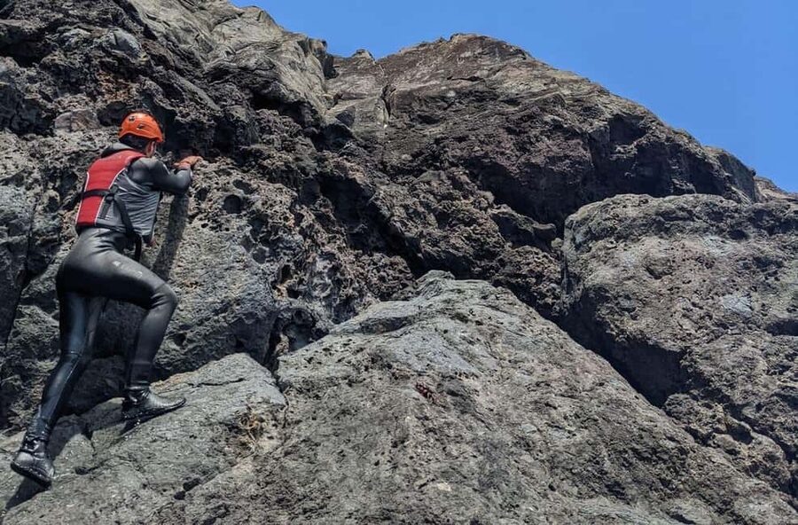 Madeira: Garajau Coastal Hike and Cliff Jumping - Starting at Lokoloko and entering Garajau