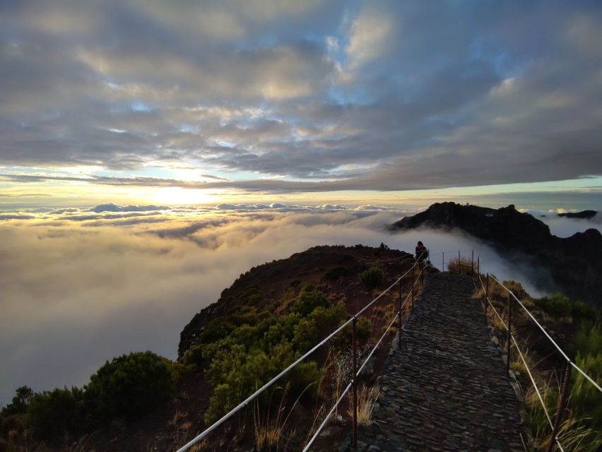 Madeira: Pico Ruivo Guided Sunrise Hike with Hotel Pickup - The daylight descent reveals a different walk