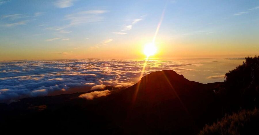 Madeira: Pico Ruivo Guided Sunrise Hike with Hotel Pickup - Hotel pickup and the one-hour drive into the mountains