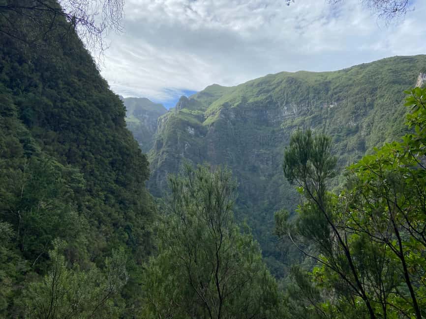 Madeira: PR 9 - Levada do Caldeirão Verde Hike Transfer - Four tunnels, four chances to slow down