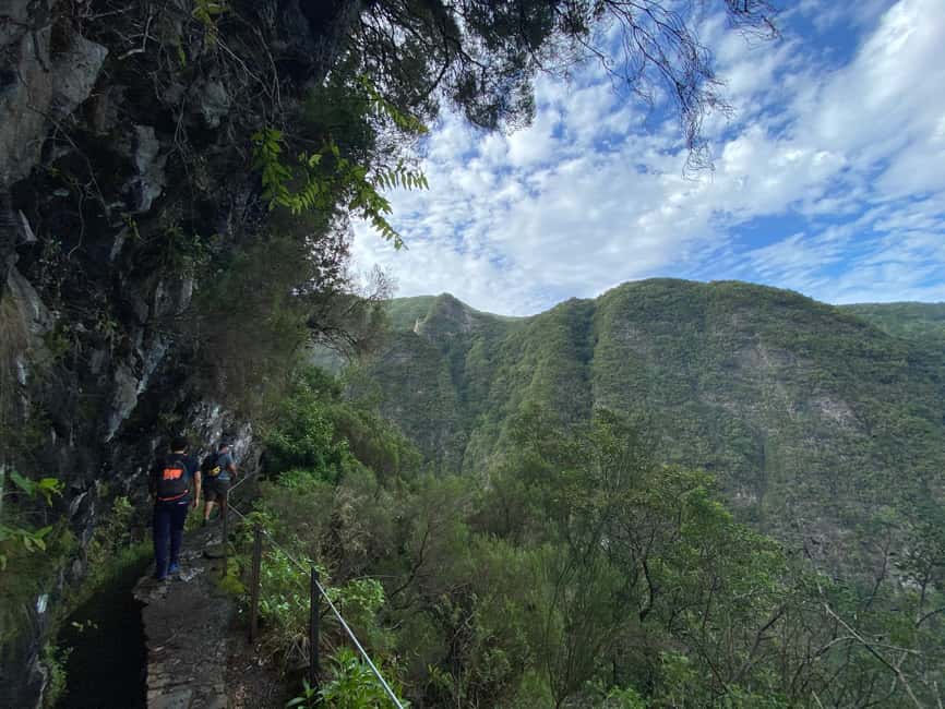 Madeira: PR 9 - Levada do Caldeirão Verde Hike Transfer - Caldeirão Verde and the waterfall finish