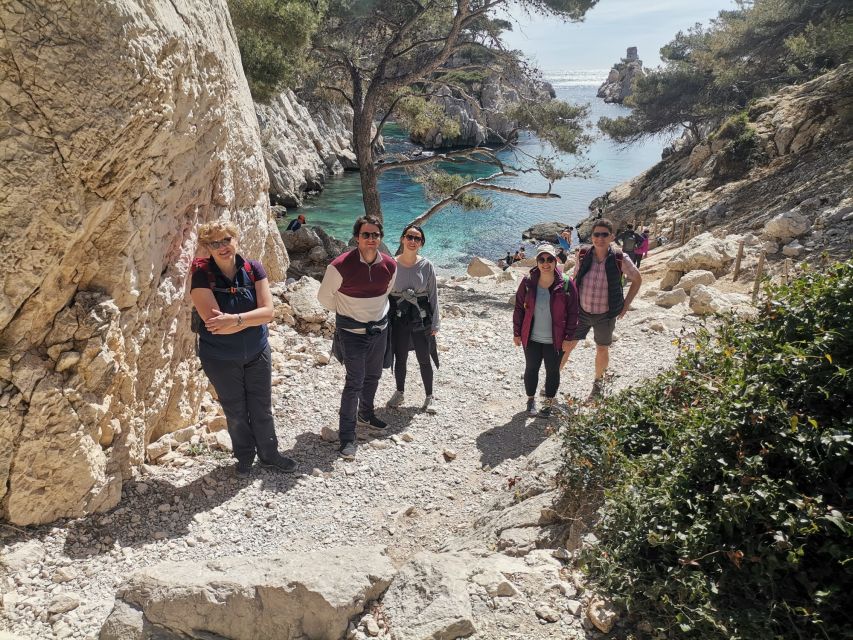 Marseille: Calanques National Park Guided Hike with Picnic - The first descent into the Calanques